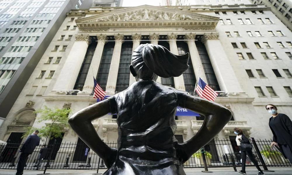 Wall Street: «Βουτιά» για το κλεισιμο της εβδομάδας